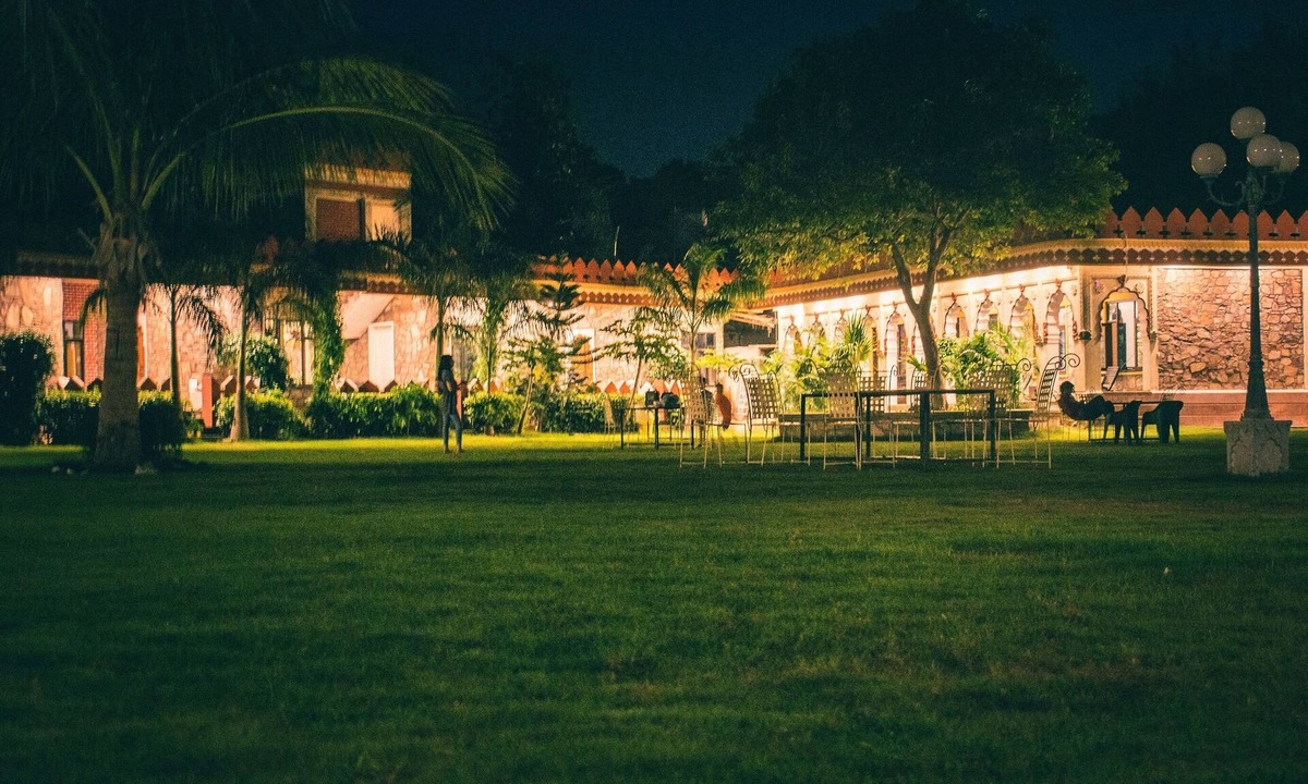 Pushkar Resort | Modern Room at Lush Green Resort Near to Lake and Downtown