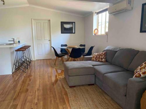 Furnissdale Apartment | Modern spacious apartment, Airconditioned, WIFI & coffee machine