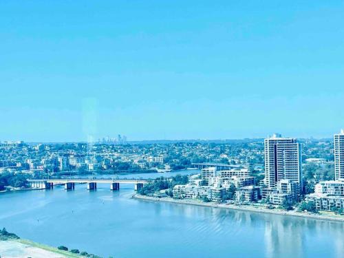 Wentworth Point Apartment | Modern stylish Startling waterview highrise Condo