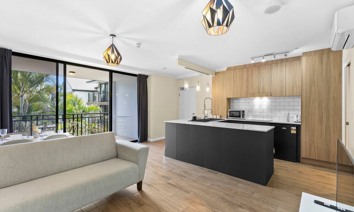 Spring Hill Apartment | Modern Tropical 1BR Oasis in Spring Hill