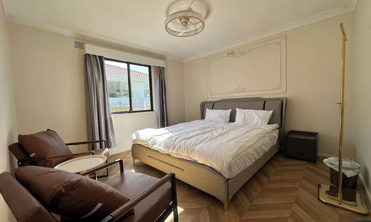 Bankstown House | Modern Vintage Single & King size Rooms