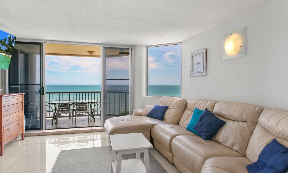 Caloundra Apartment | Monterey Lodge Unit 10, 27 Warne Terrace. Kings Beach