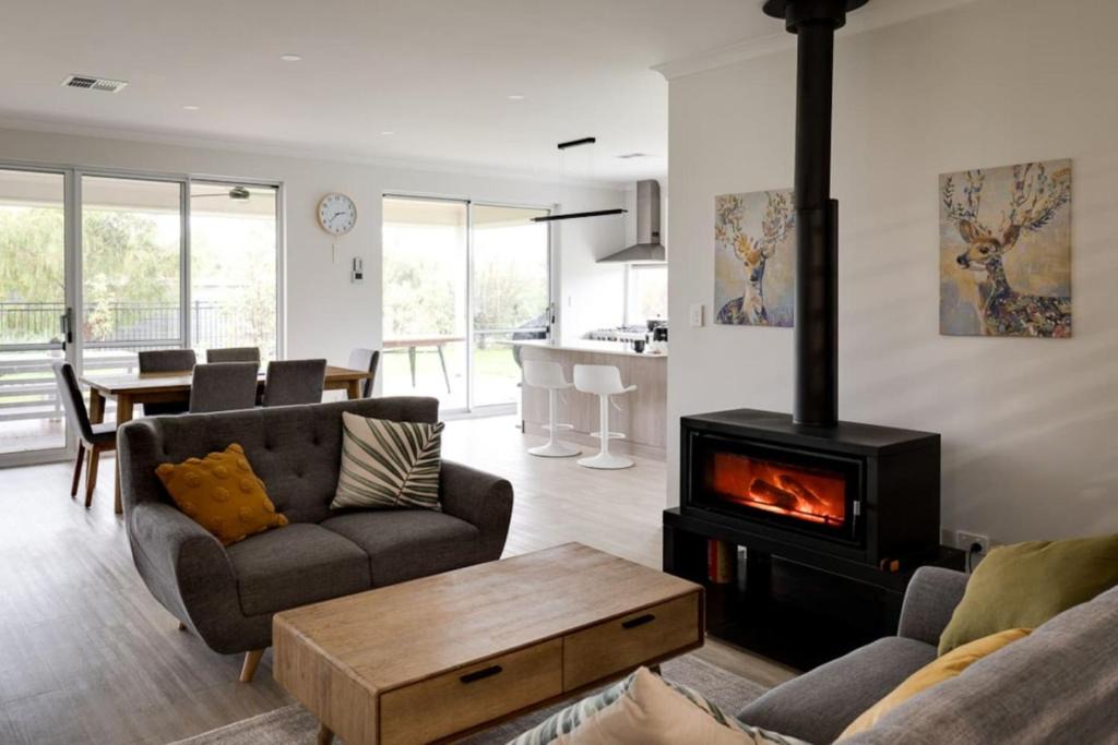 Dunsborough House | Most Delightfully Relaxing Retreat in Dunsborough