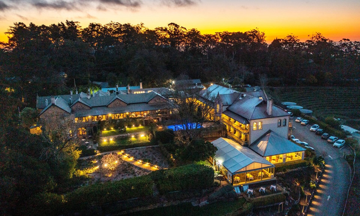 Crafers Hotel | Mount Lofty House & Estate Adelaide Hills - Adults Retreat
