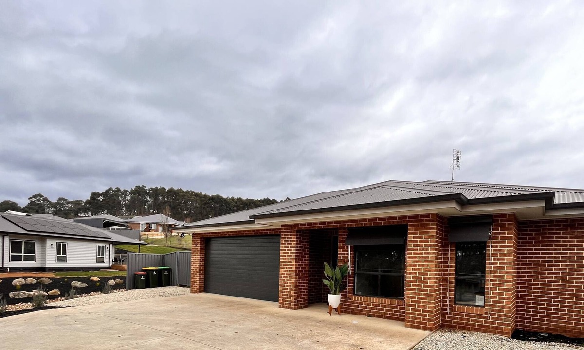 Myrtleford House | Mountain Breeze
