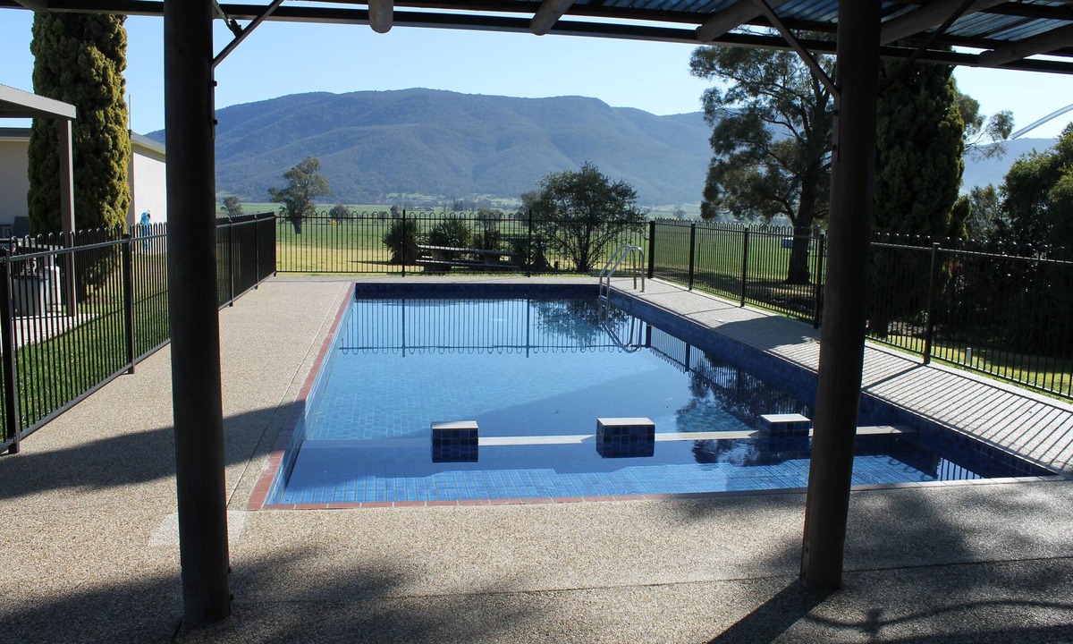 Corryong Hotel | Mountain View Motel Corryong
