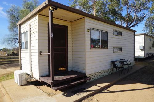 Narromine Hotel | Narromine Rockwall Cabins and Caravan Park