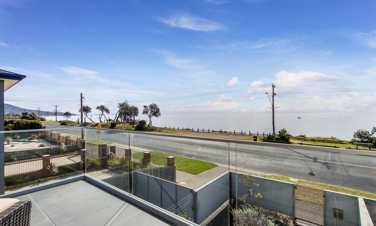 Safety Beach House | Nautilus 1 - modern townhouse, opposite beach, water views