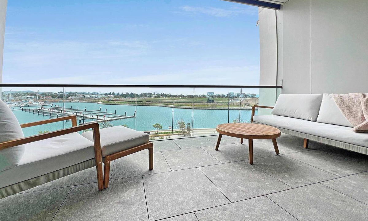 Shell Cove Apartment | Nautilus View - Luxury Marina Getaway