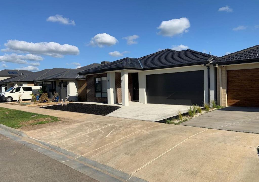 Clyde House | New 4.5 BR Modern Home in Clyde, Victoria