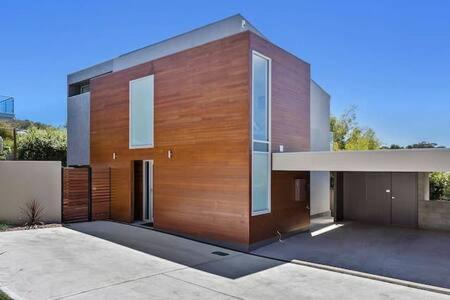 Blackmans Bay House | New Architect designed Coastal retreat-water views