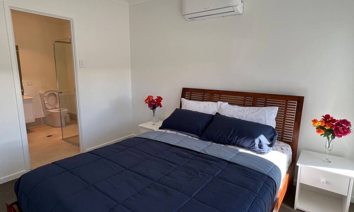 Flagstone House | New house(Master with ensuite and A/C)2 Bath
