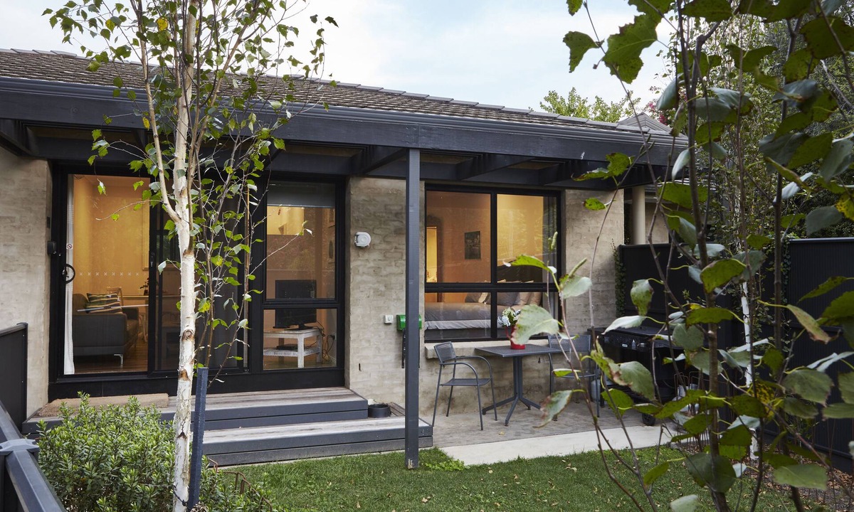 Bright House | NEW Ideal for Two - King bed - Pet Friendly - 150m to river - Easy walk to town