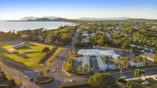 Queens Beach Hotel | Nightcap at Queens Beach Hotel