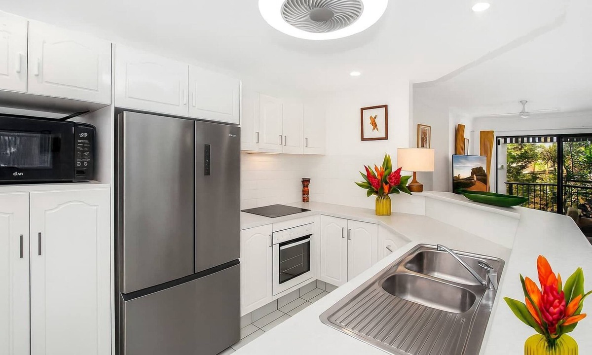 North Ward Apartment | North Ward Tropical Escape for 4 – Steps from the Beach & Close to CBD