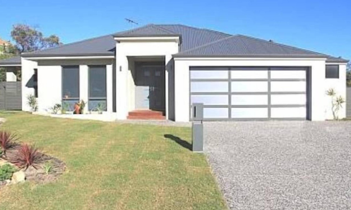 Kallaroo Apartment | Northshore apartment, separate entry, stroll to beach, quiet location.