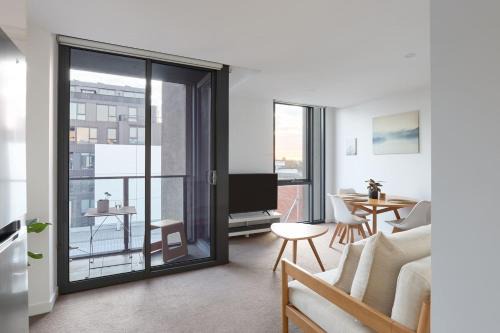 Brunswick East Apartment | Northside Rendezvous - A Stylish Couples' Hideaway