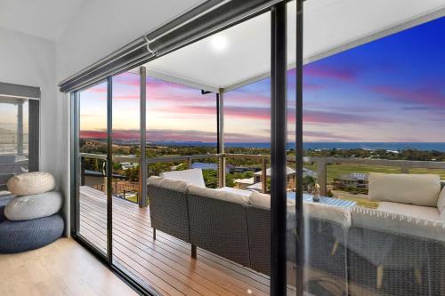 Carrickalinga House | Ocean Heights - 27 Stacey Drive