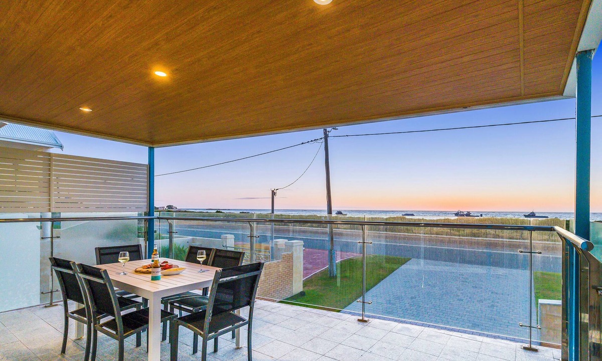 Lancelin House | Ocean Surf - Luxury Beachside Accomodation