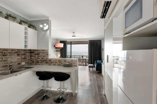 Airlie Beach Apartment | Ocean View 16A Studio Pool & Spa Wi-Fi KIDS STAY FREE