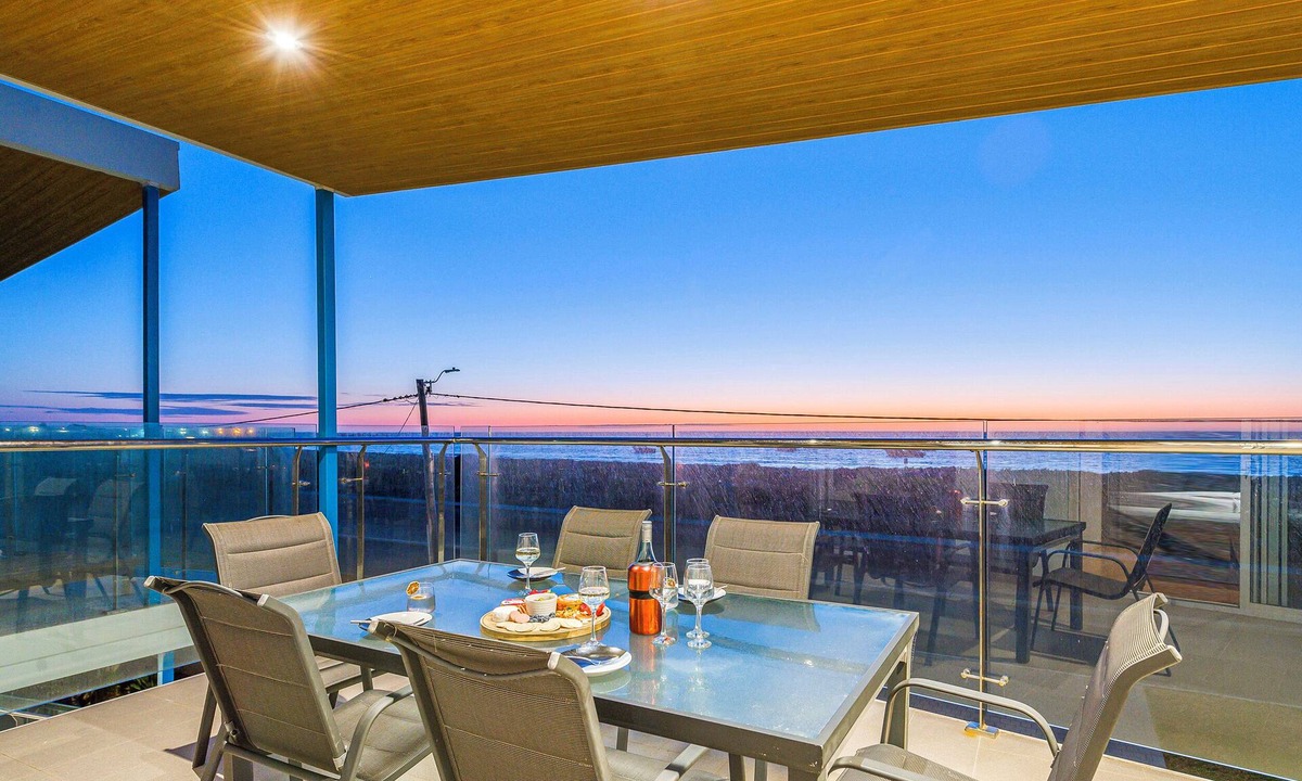 Lancelin House | Ocean View - Luxury beachside apartment with stunning ocean views