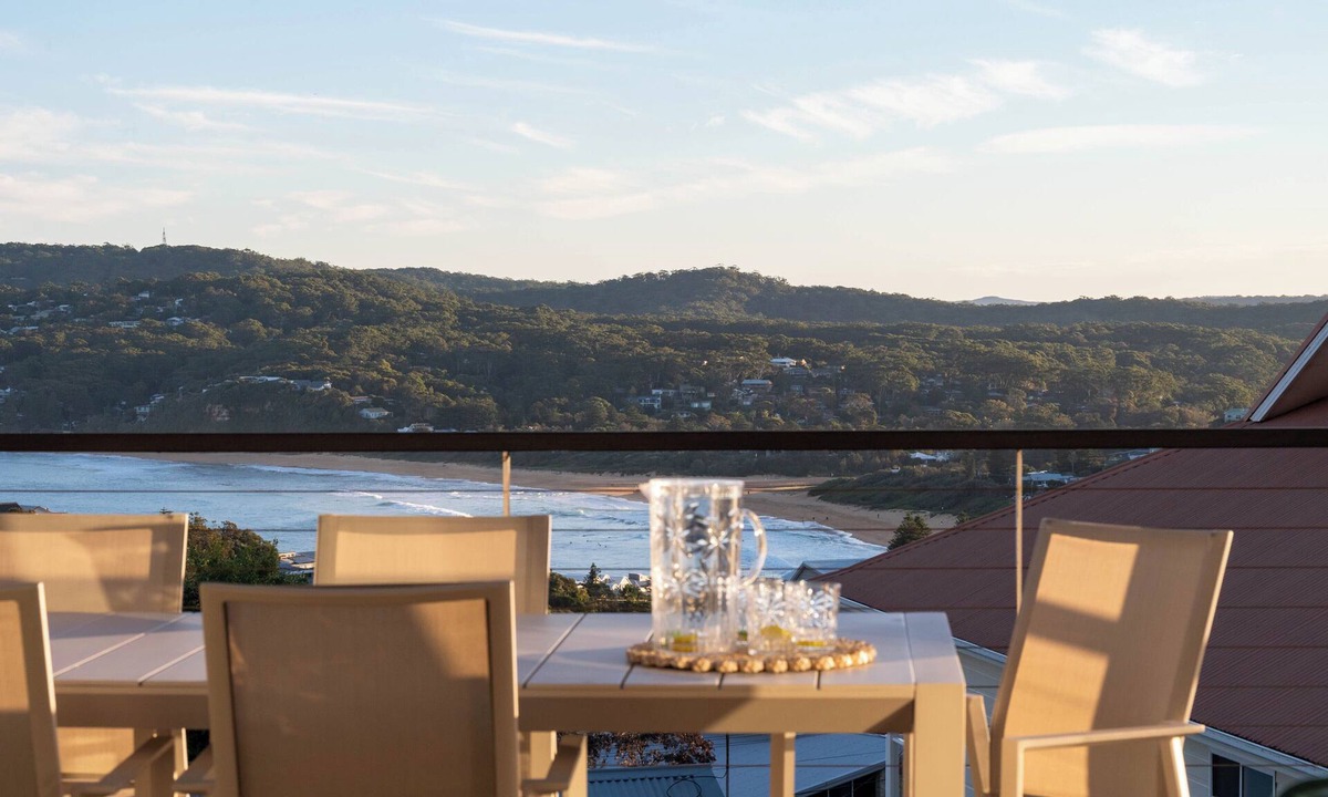 Copacabana House | "Oceancrest" – Ocean Views & Fireplace