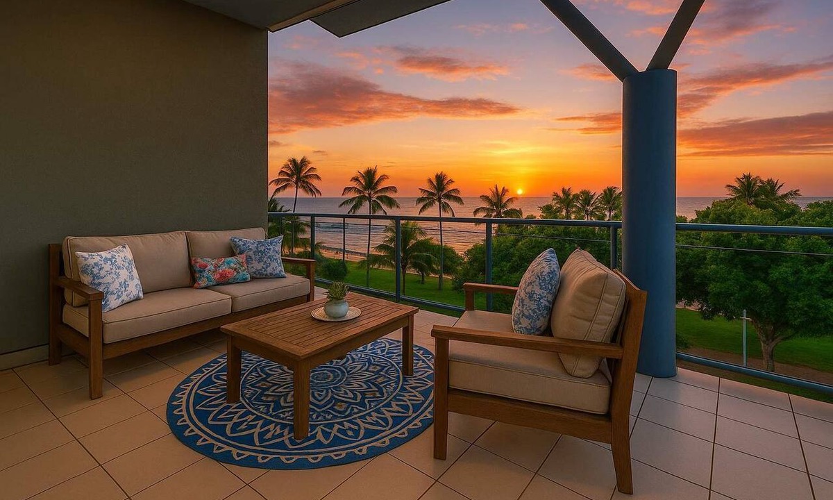 North Ward Apartment | Oceanfront Penthouse on The Strand | Rockpool Views & 3 Balconies