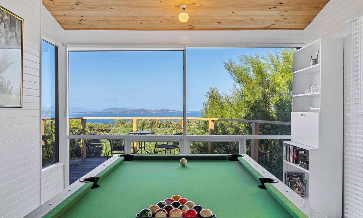 Blackmans Bay House | "Oceanview Retreat" - 20kms from CBD - Sleeps 8