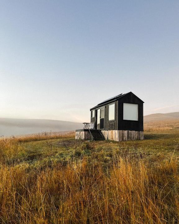 Bowman Farm House | Off-Grid Cabin Nestled in Nature - Pet Friendly - Dawn