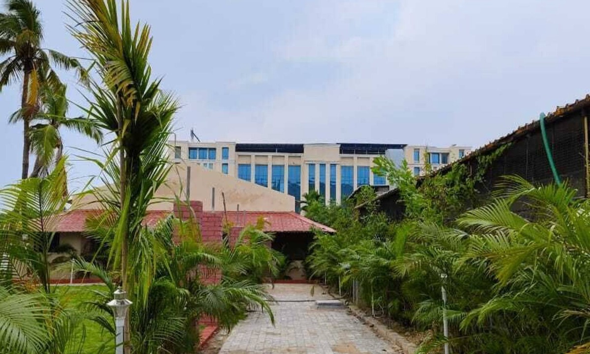 Kelambakkam Hotel | OMR GRAND INN
