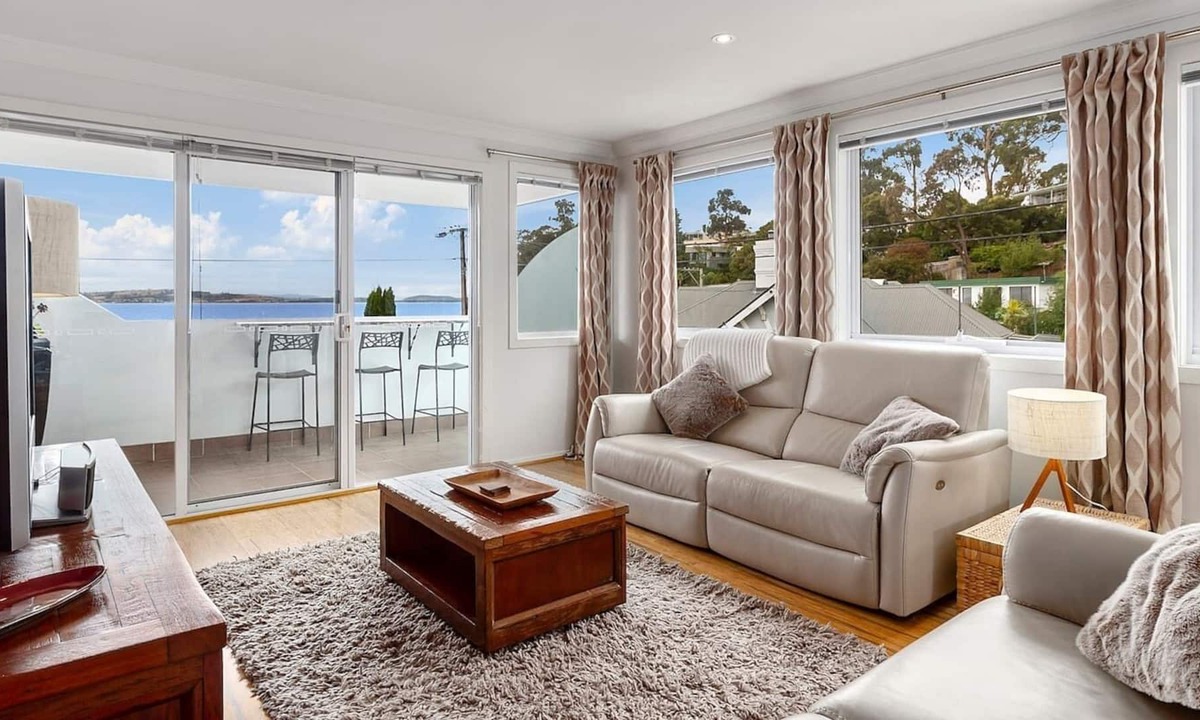 Kingston Beach Cottage | Once Upon a Tide Kingston Beach Esplanade Living