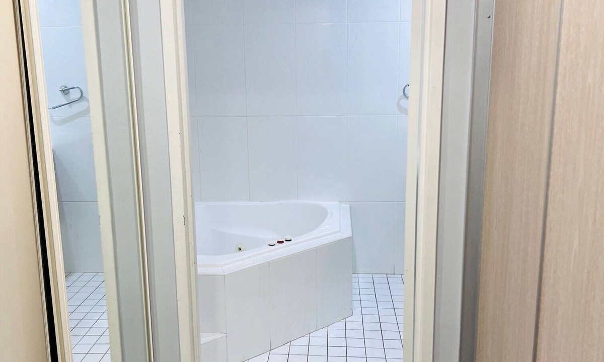 Hamilton Apartment | One Bedroom Deluxe Spa Apartment
