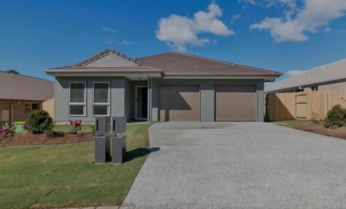 Wulkuraka Apartment | One Bedroom One Bathroom Unit With a New TV