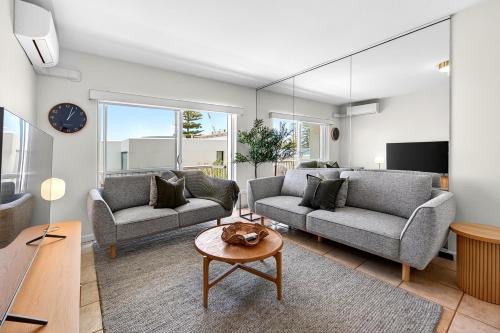 Cottesloe Apartment | OVER1 - Ocean Breeze