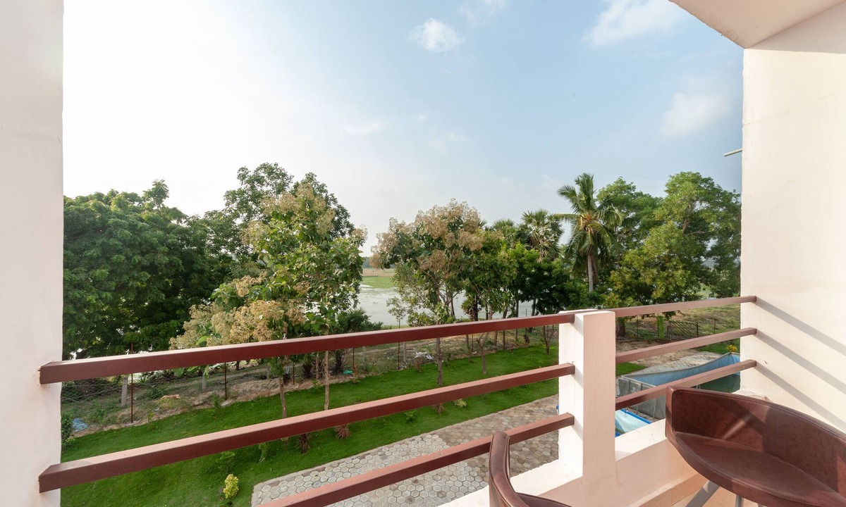 Mandavi Hotel | OYO 22532 Purple Lake View