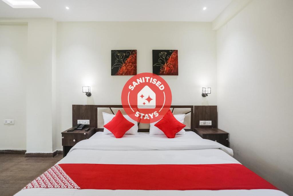 Raigarh Hotel | OYO 63134 Hotel Red Queen