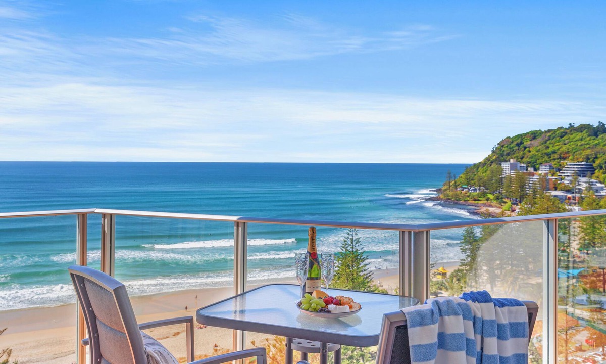Burleigh Heads Hotel | Pacific Regis Apartments