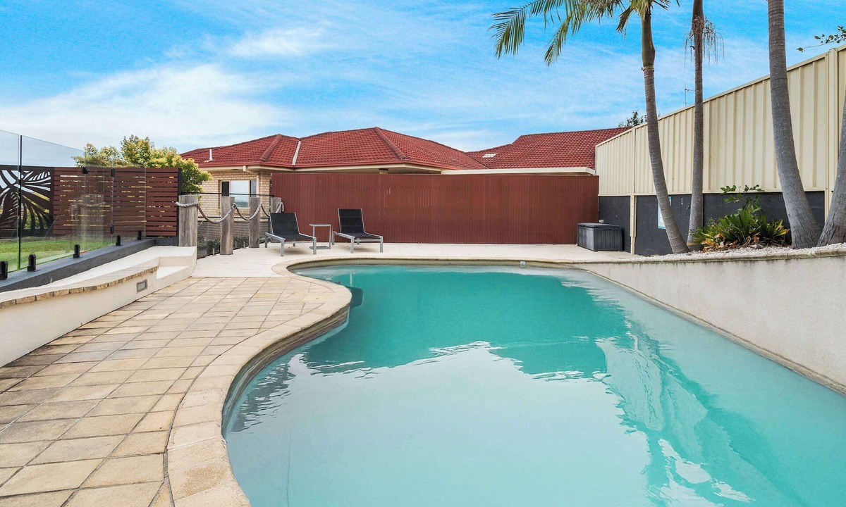 Flinders House | Pacific View - Pet Friendly