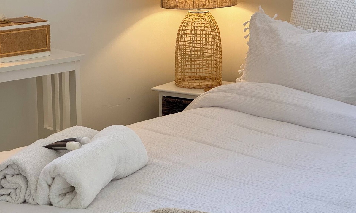 Culburra Beach Bed & Breakfast | Palacete Beach - King Suite/Pool