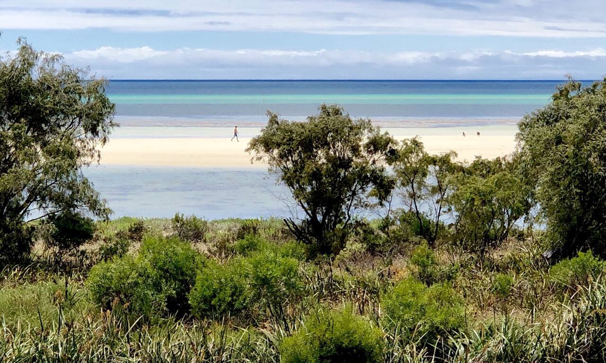 Dunsborough Villa | Panoramic Bay Views - Pet friendly & only a 5 minute stroll to town.