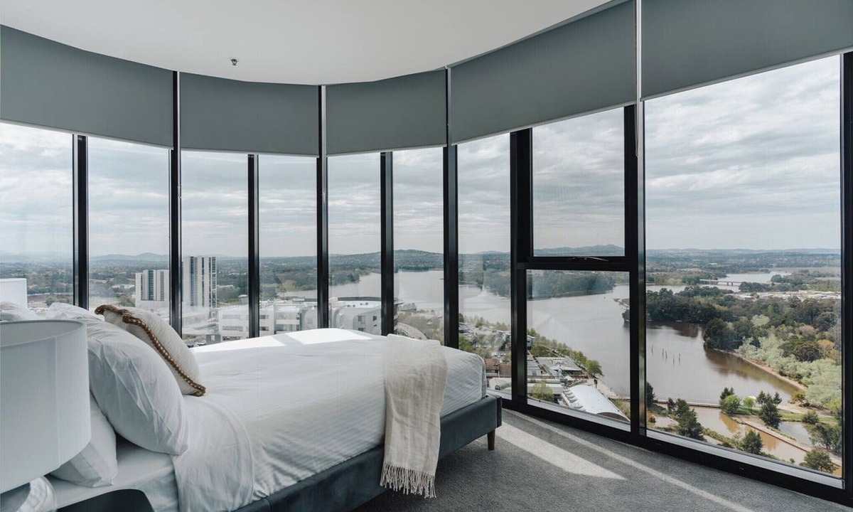 Belconnen Apartment | Panoramic Lake View 2-Bed with Pool,
