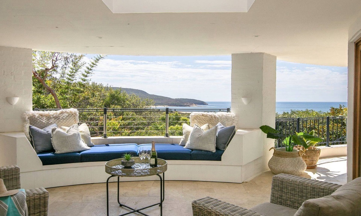 Killcare House | Panoramic ocean views and short walk to beach