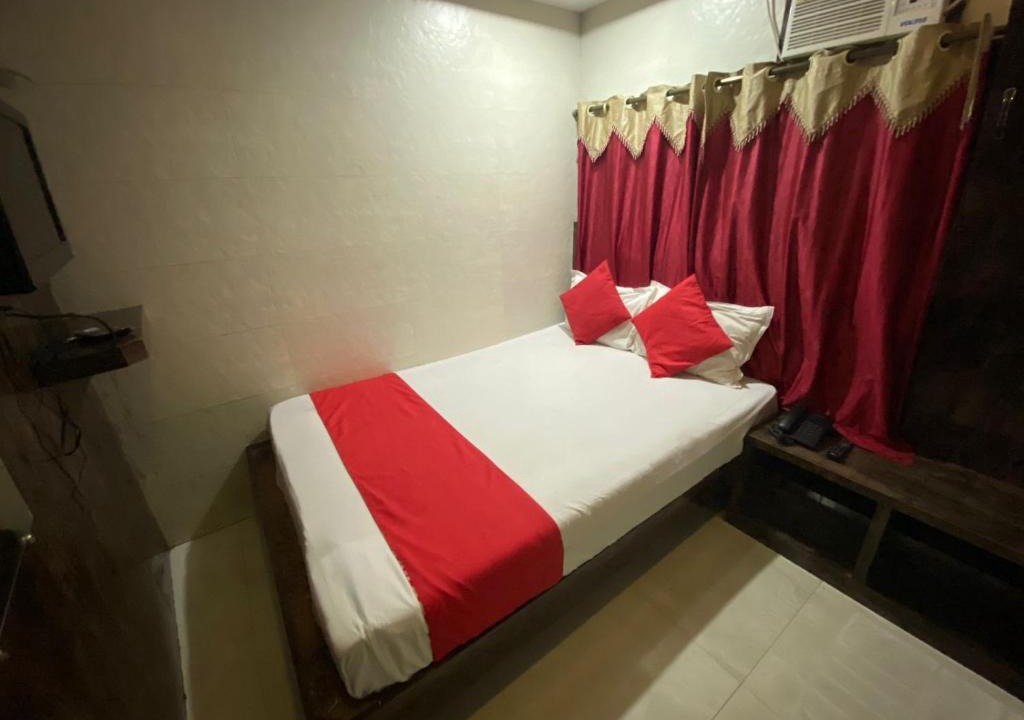 Dadar East Hotel | Paris Residency next to Dadar Railway Station