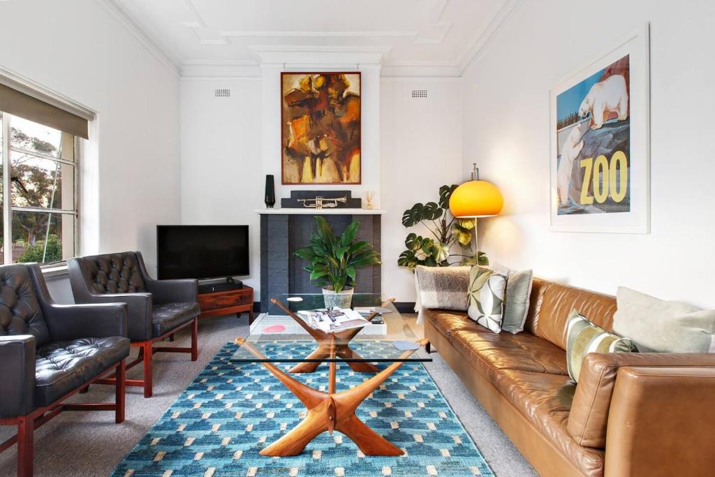 Parkville Apartment | Parkside Hideaway - Beautiful Art Deco Design