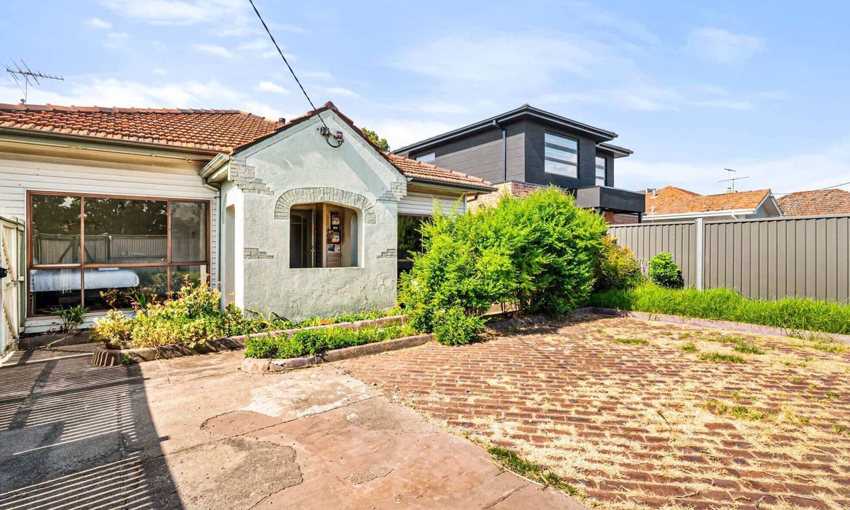 Pascoe Vale South House | Pascoe Vale Stay | 2BR Home w/Parking & Yard