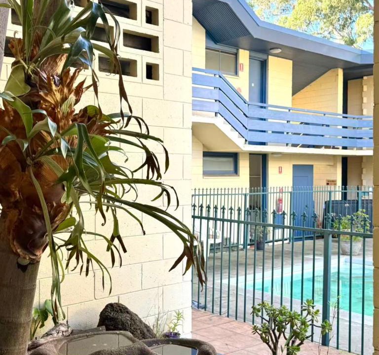 Kew Hotel | Pathfinder Motel