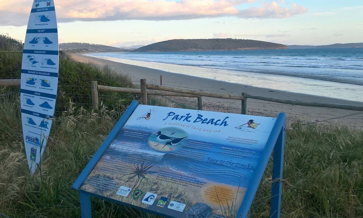 Dodges Ferry Apartment | Peaceful beach retreat, close to IGA Store, Bakery, Cafe Bistro & 30 min Hobart