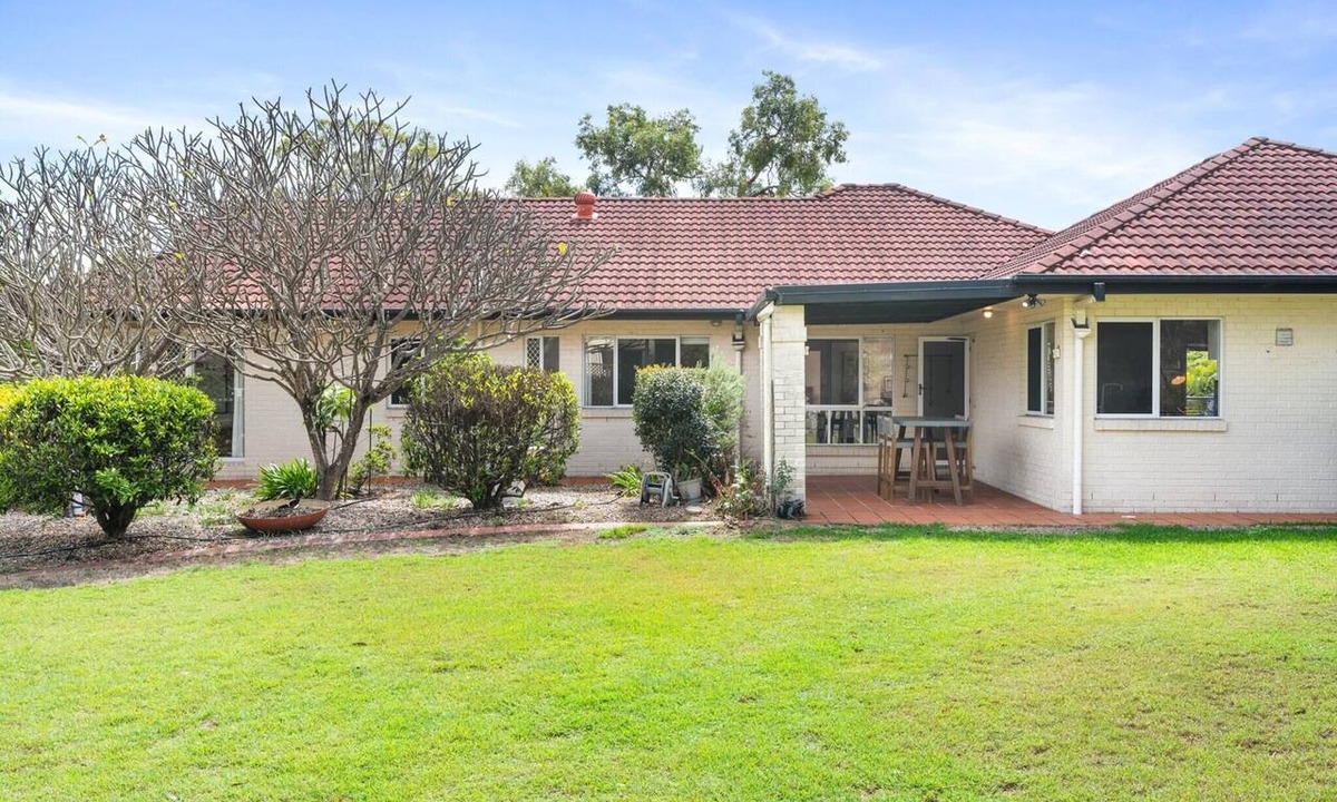 Bridgeman Downs Apartment | Peaceful Family Home: 4-Bed, Pool, Alfresco Dining