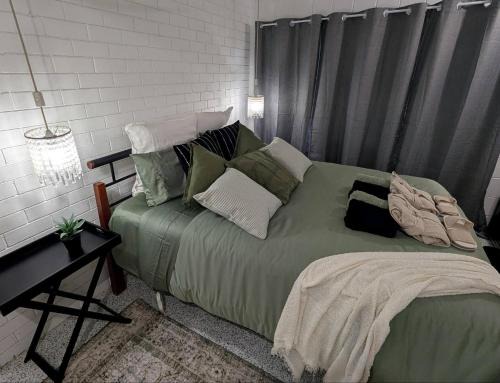 Upper Mount Gravatt House | Peaceful, Modern, LowToxic, Bfast included