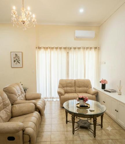 South Perth House | Peaceful South Perth Stay - Close to CBD & Swan River